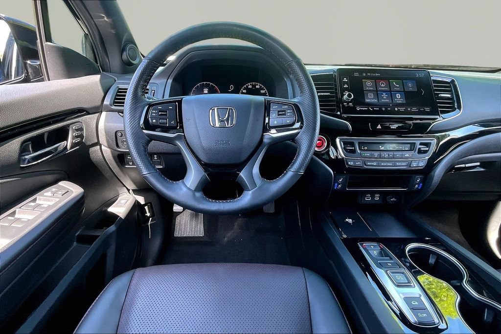Used 2025 Honda Ridgeline Black Edition image 9