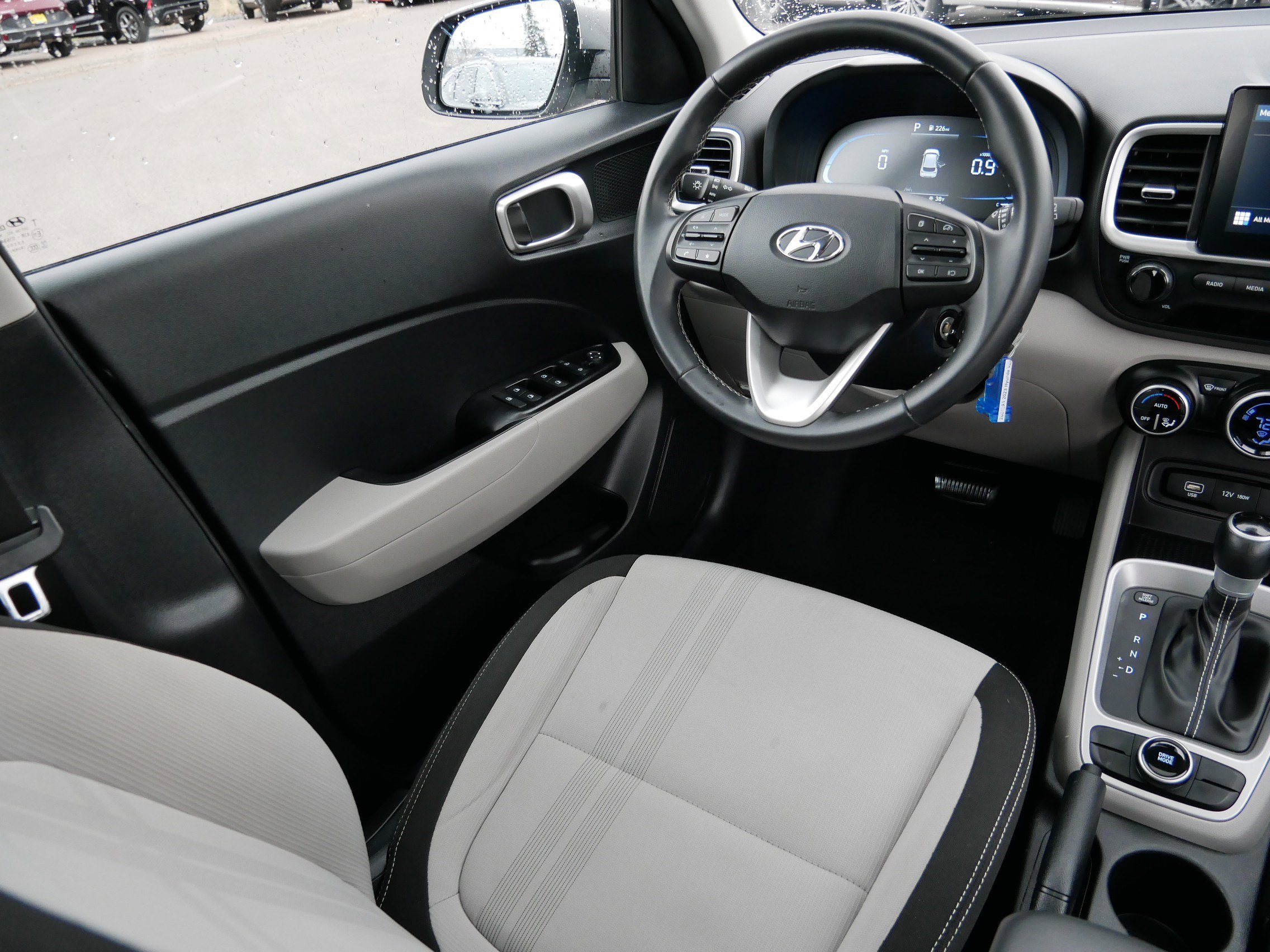 Certified 2023 Hyundai Venue SEL FWD image 9