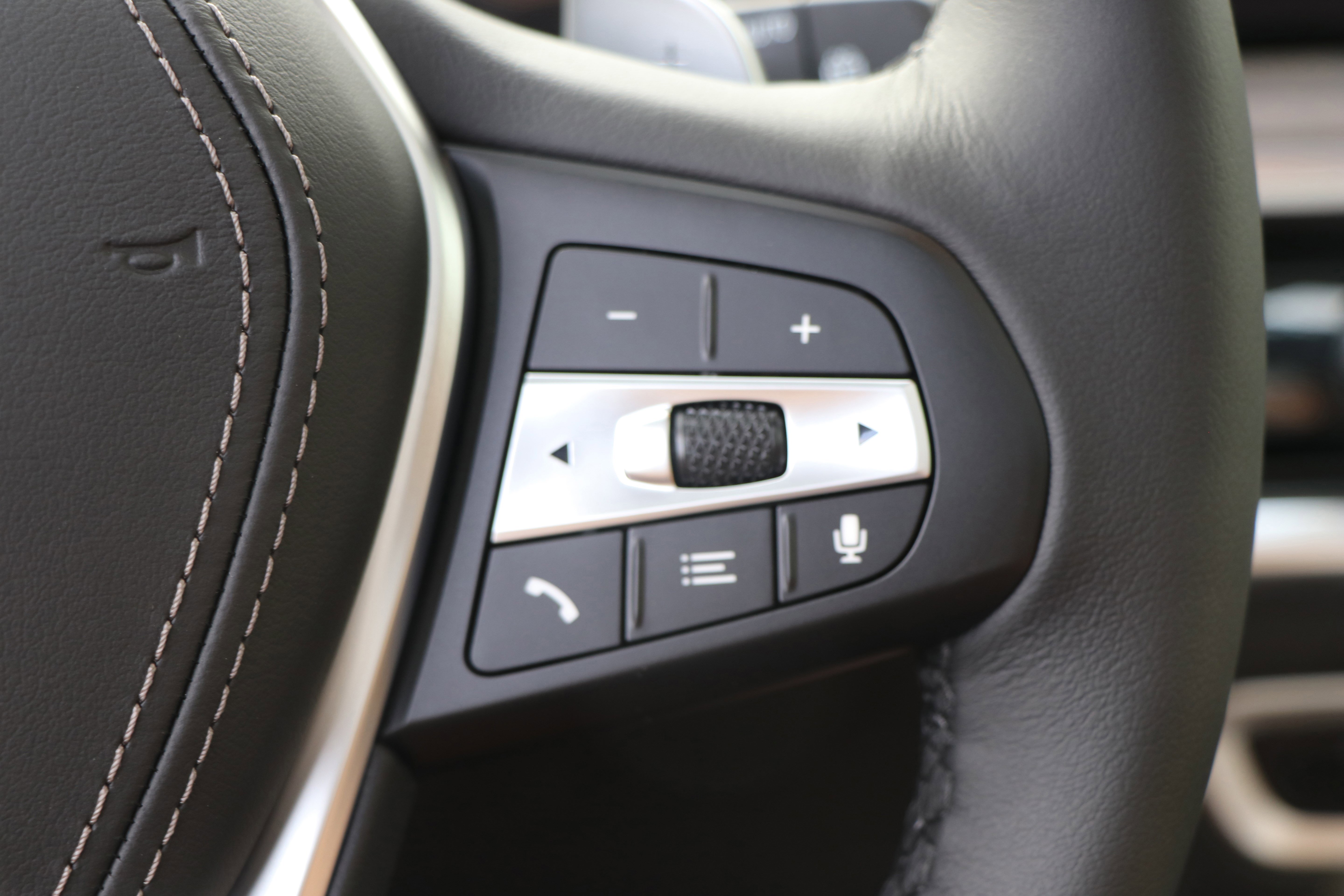 Certified 2026 BMW X5 sDrive40i w/ Climate Comfort Package image 19