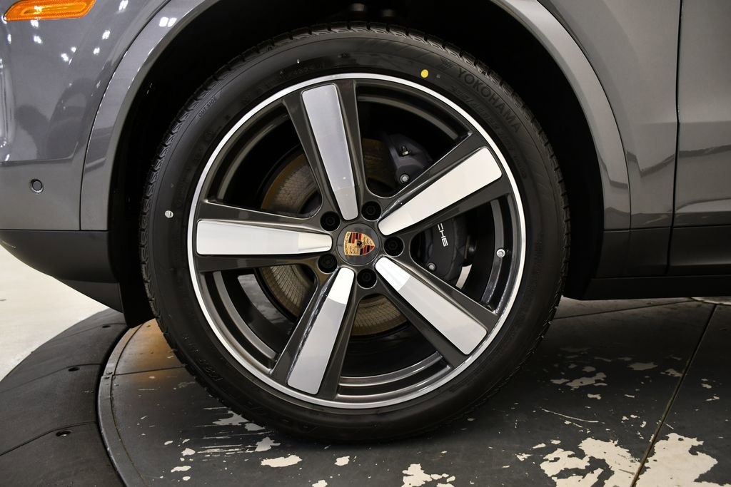Certified 2025 Porsche Cayenne image 16