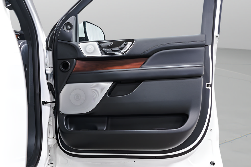 Used 2023 Lincoln Navigator Reserve AWD/4WD image 40