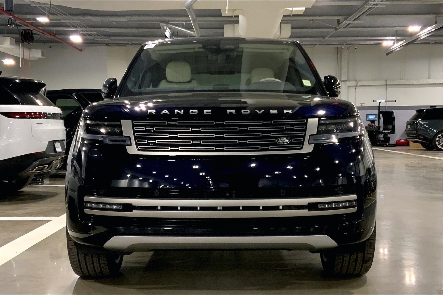 New 2026 Land Rover Range Rover SE image 3