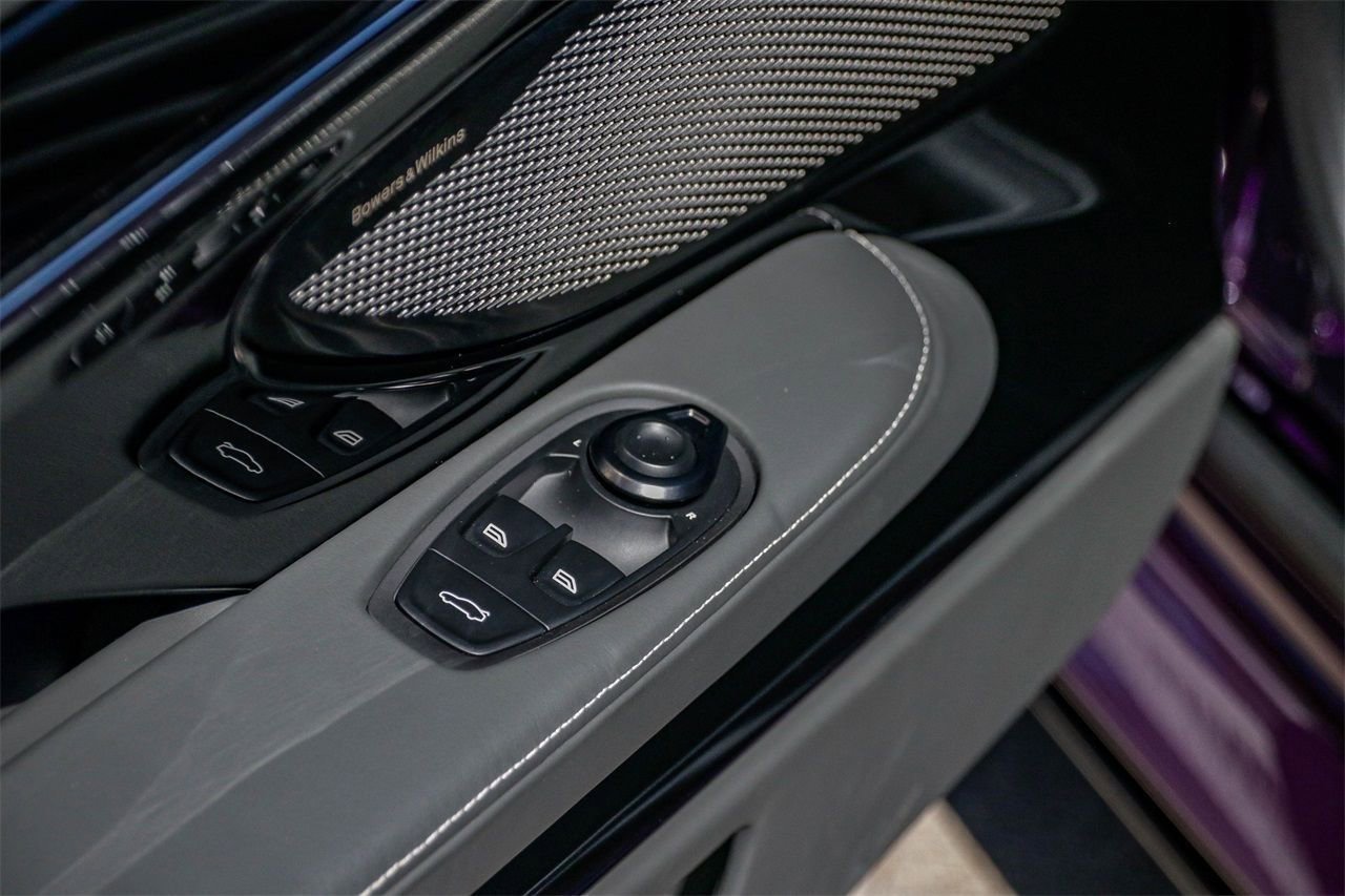 Used 2024 Aston Martin DB12 Coupe image 28