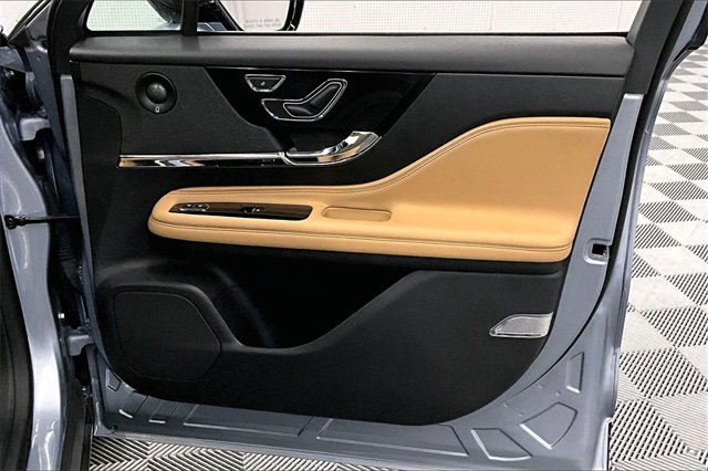 Used 2022 Lincoln Corsair Reserve w/ Luxury Package image 19