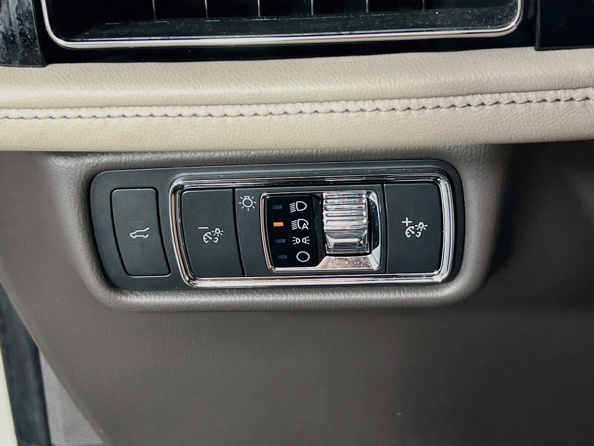 Used 2023 Lincoln Aviator Reserve w/ Elements Package Plus AWD/4WD image 10