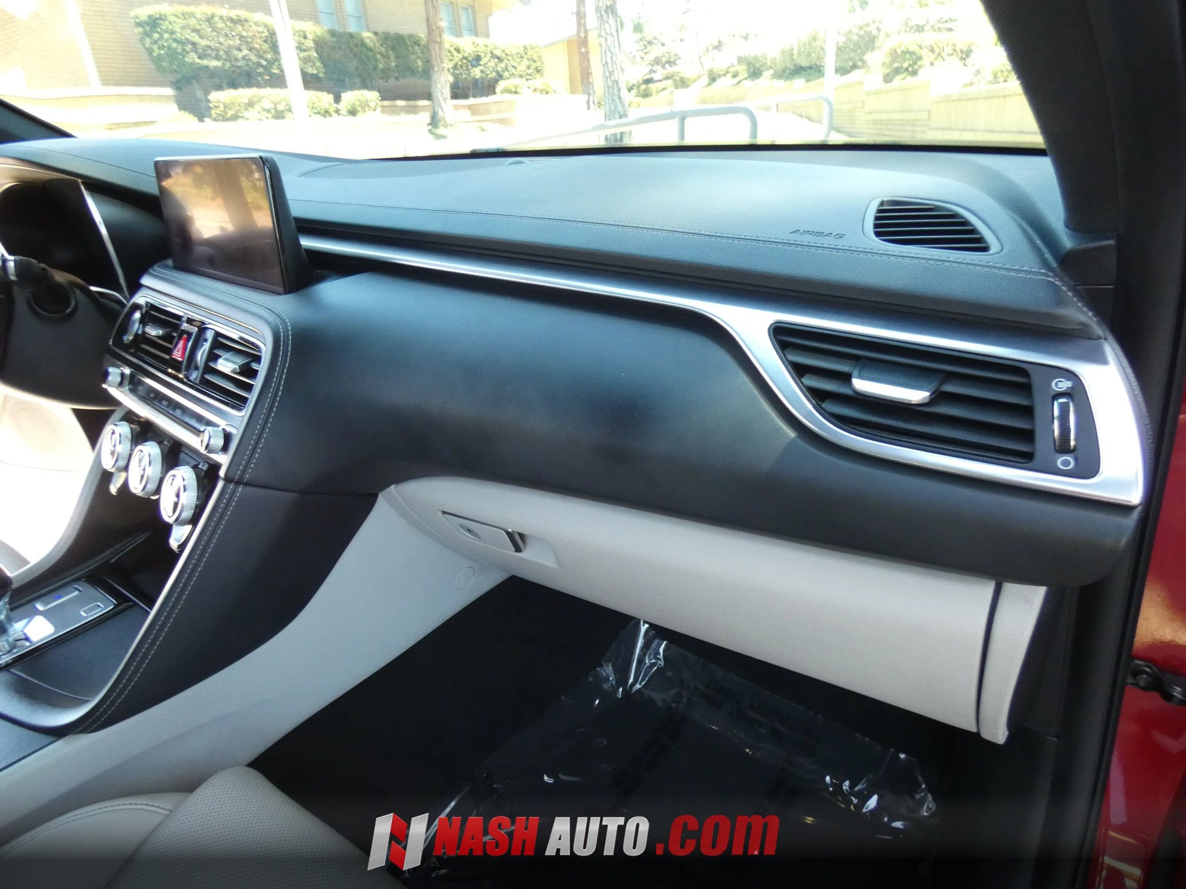 Used 2022 Genesis G70 2.0T RWD image 30