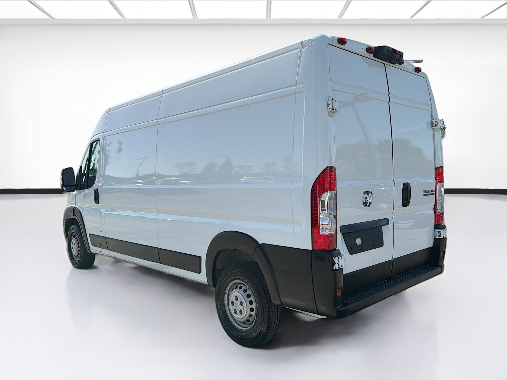 Used 2025 RAM ProMaster 2500 w/ Convenience Group FWD image 6