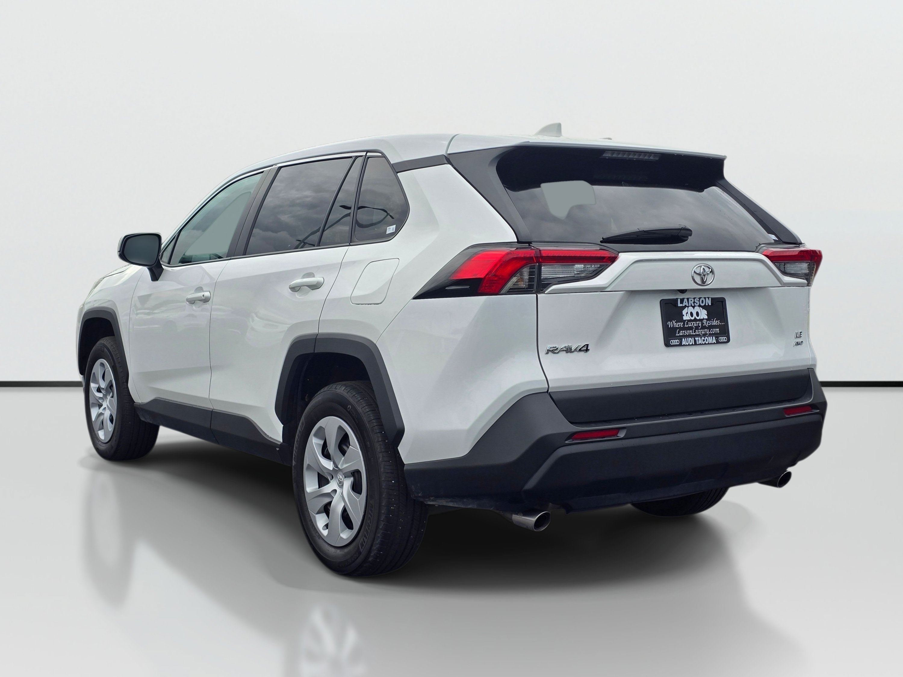 Used 2025 Toyota RAV4 LE AWD/4WD image 3