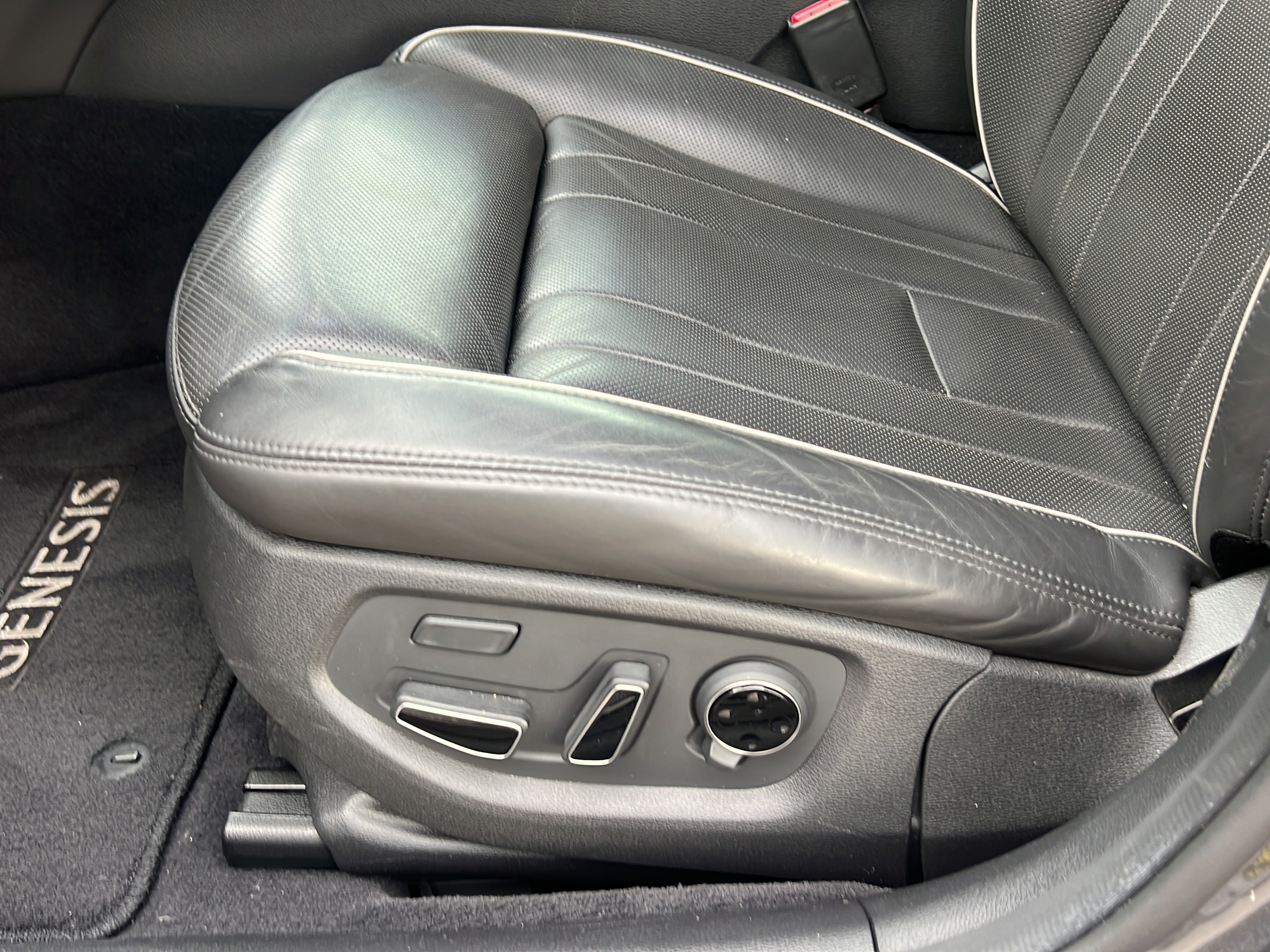 Used 2018 Genesis G80 5.0 Ultimate AWD/4WD image 13
