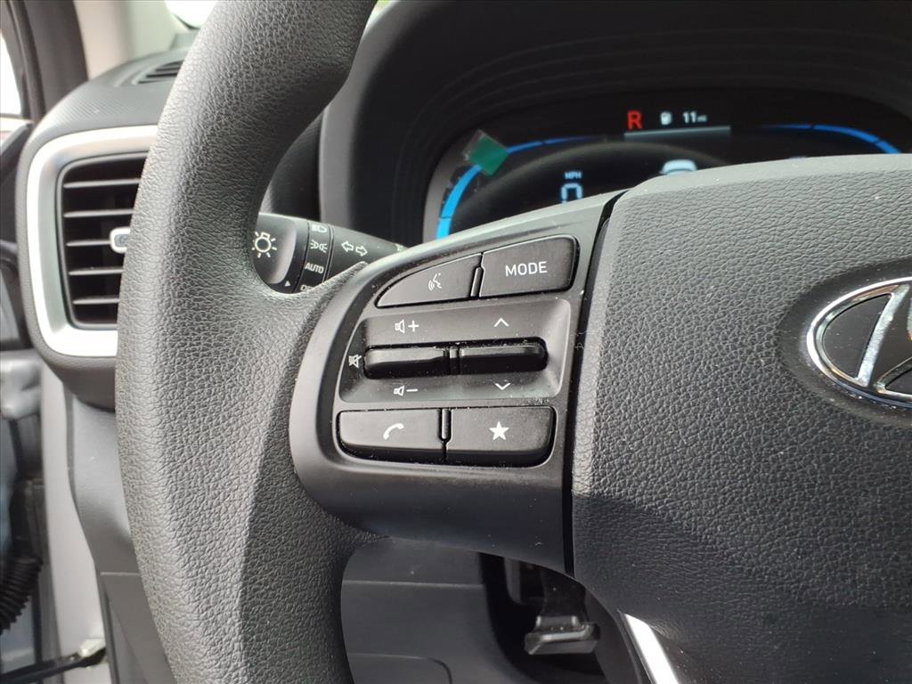 Used 2025 Hyundai Venue SE image 19