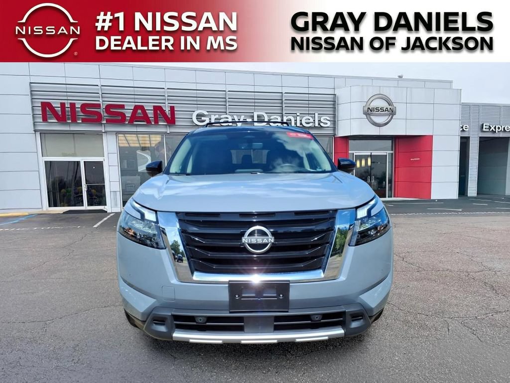 Certified 2025 Nissan Pathfinder Platinum FWD image 2