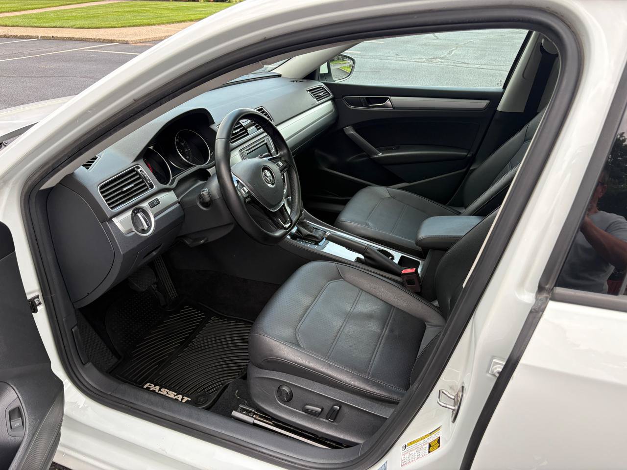 Used 2019 Volkswagen Passat 2.0T Wolfsburg FWD image 13