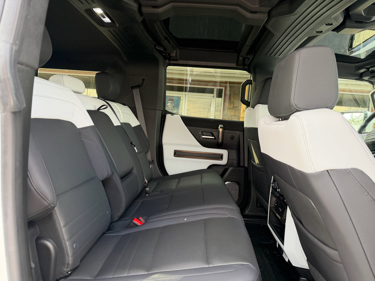 Used 2025 GMC Hummer EV 2X w/ LPO, Cargo Utility Package image 22