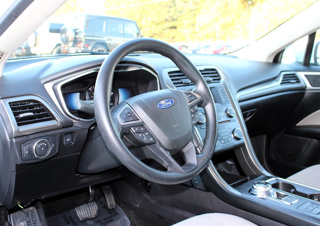 Used 2018 Ford Fusion S image 15