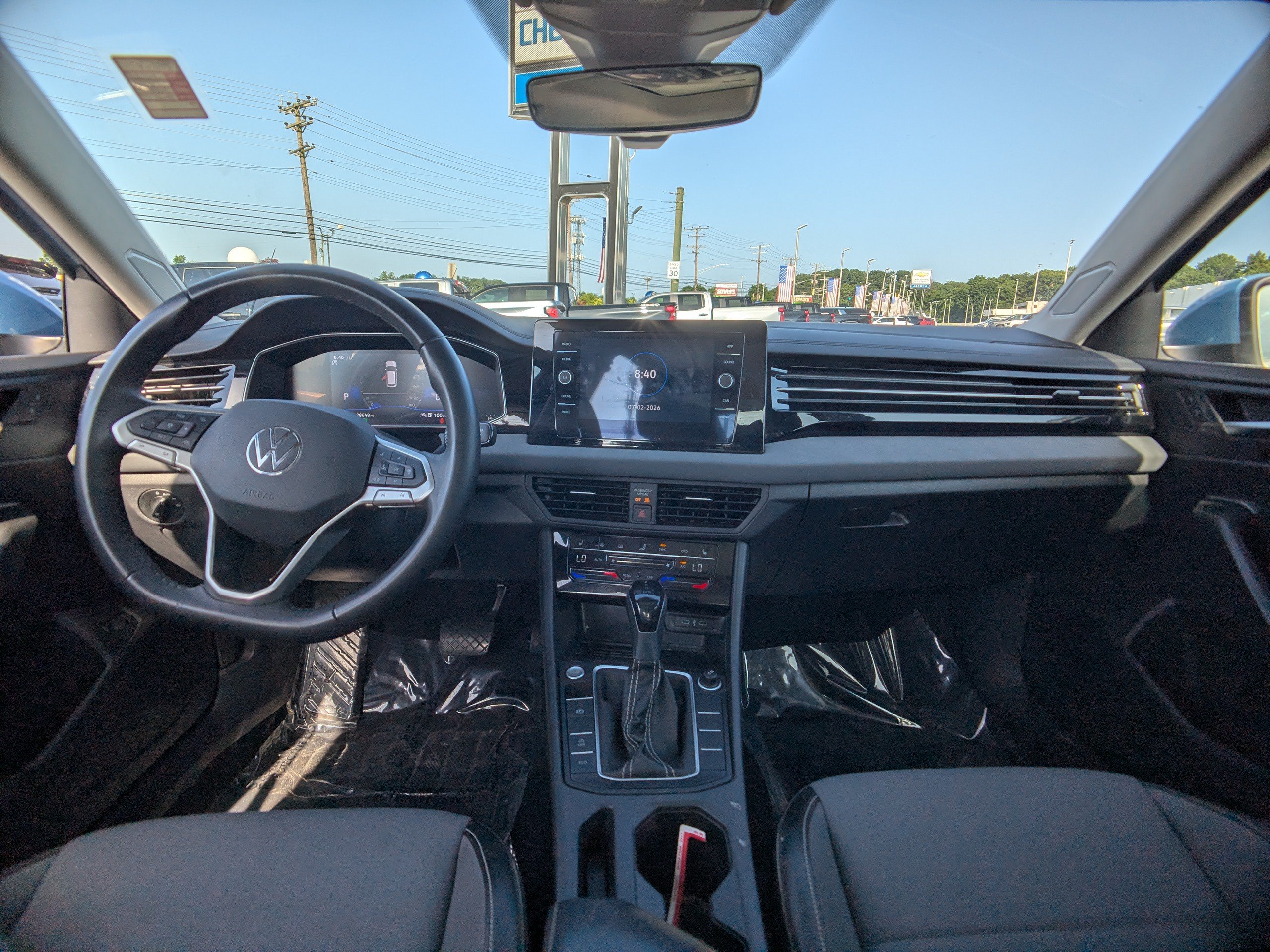 Used 2025 Volkswagen Jetta SE FWD image 15
