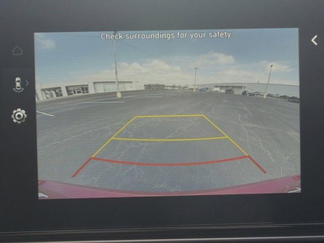 Used 2025 Hyundai Elantra SEL image 8