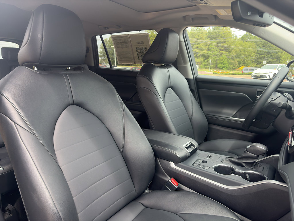 Certified 2025 Toyota Highlander XLE image 21