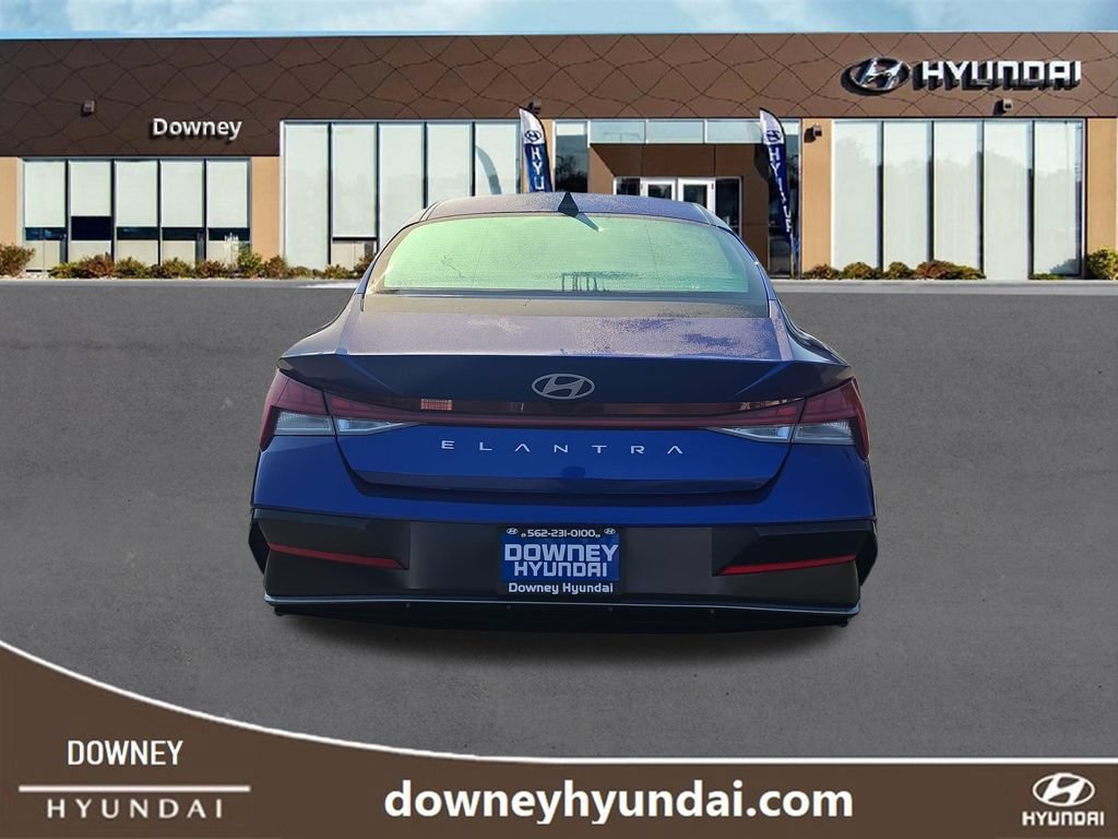 Used 2025 Hyundai Elantra SEL FWD video 4