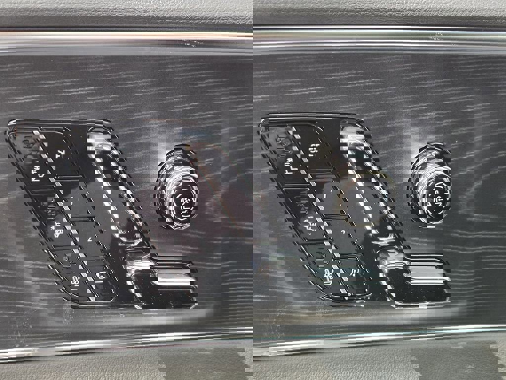 New 2026 Cadillac Lyriq Signature Sport image 14