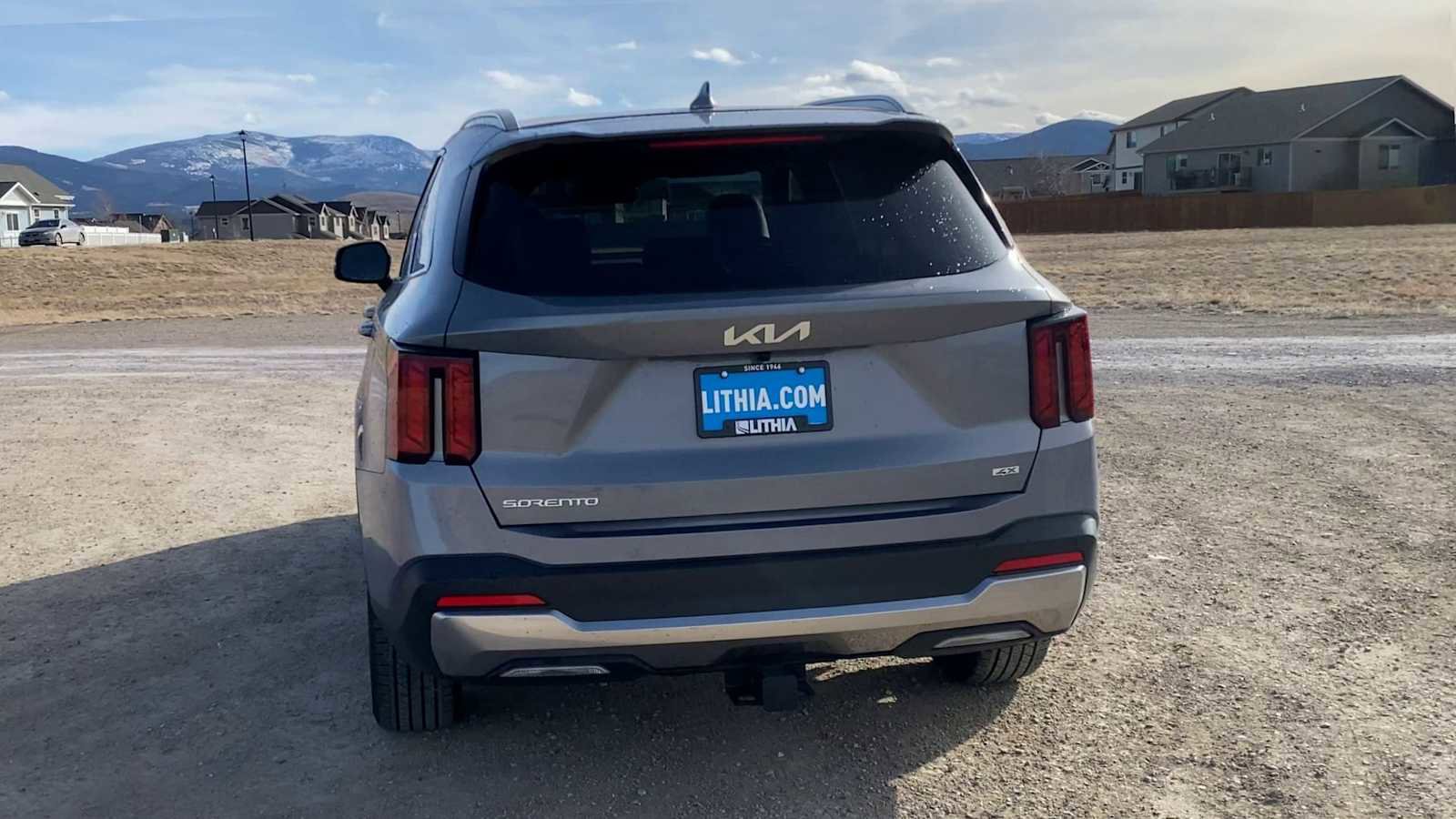 Used 2024 Kia Sorento S w/ Panoramic Sunroof Package image 7