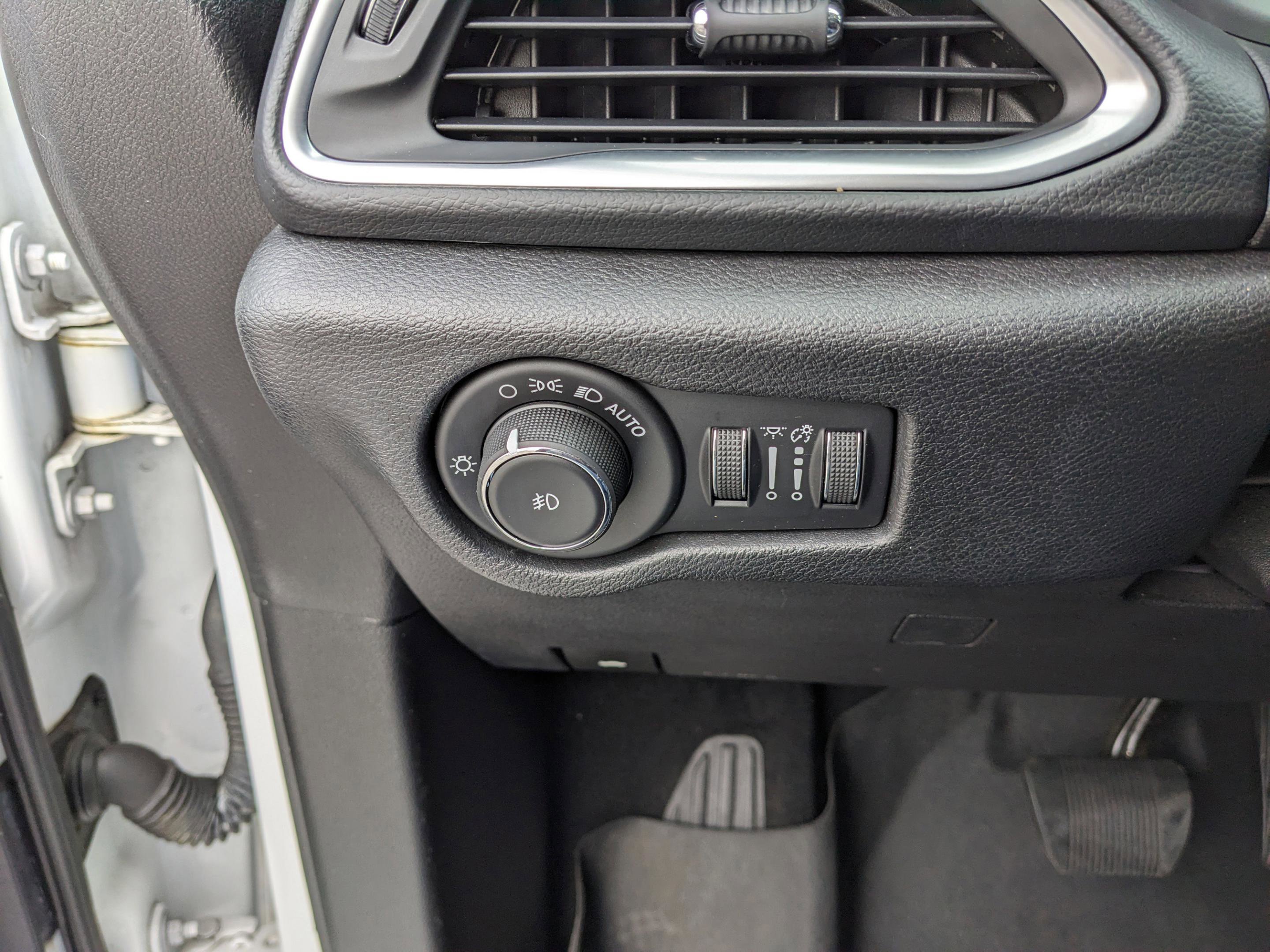 Used 2019 Chrysler Pacifica Touring Plus w/ S Appearance Package image 36