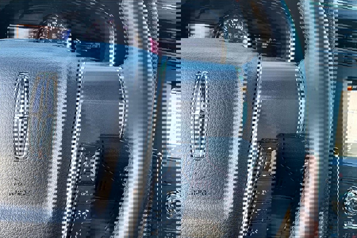 Used 2016 Lincoln Navigator Select image 19