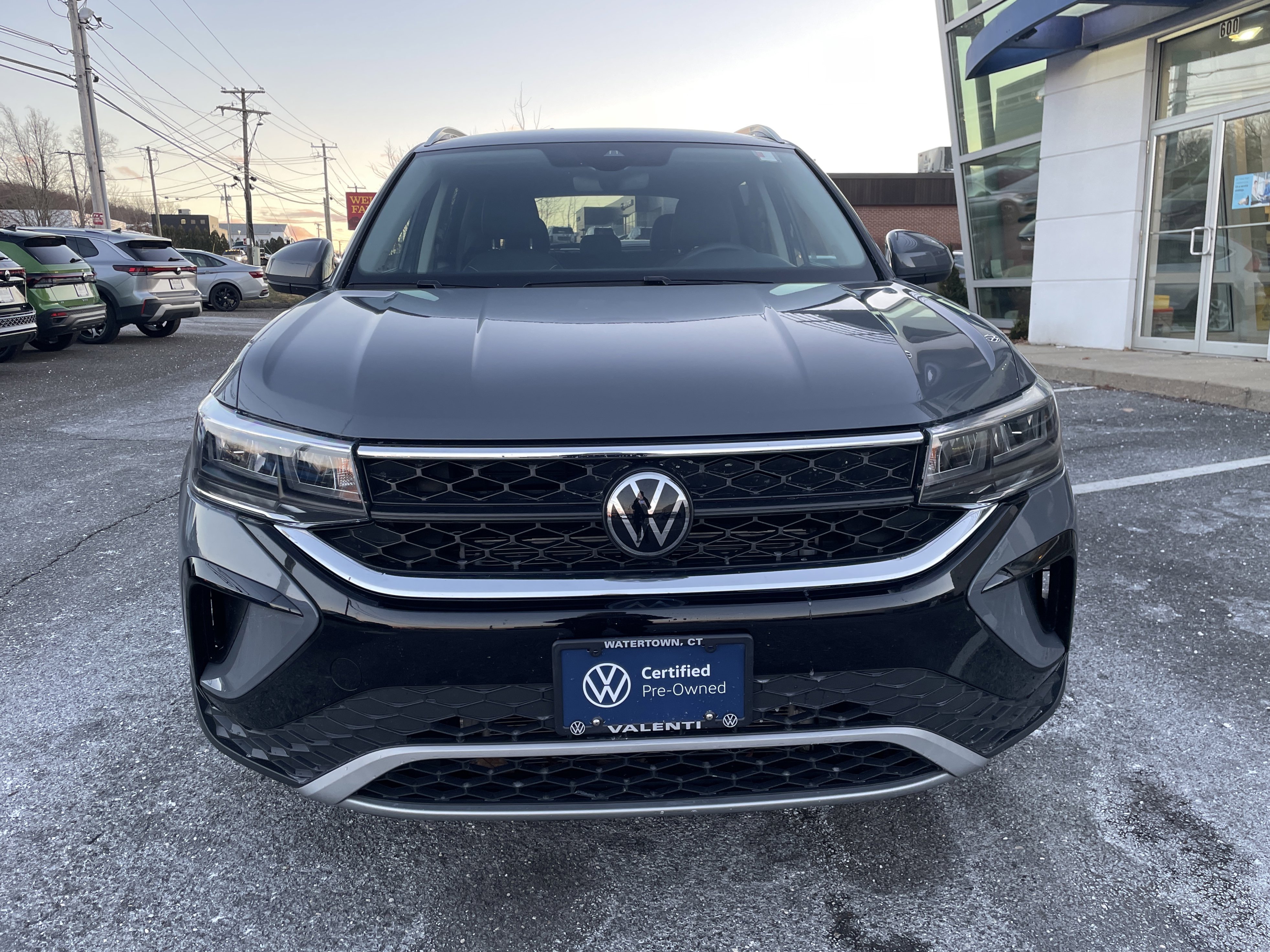 Certified 2024 Volkswagen Taos SE AWD/4WD image 2