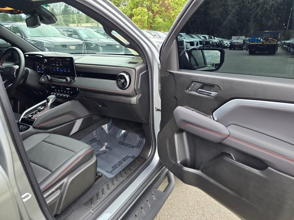 Used 2025 Chevrolet Colorado Z71 w/ Technology Package image 10