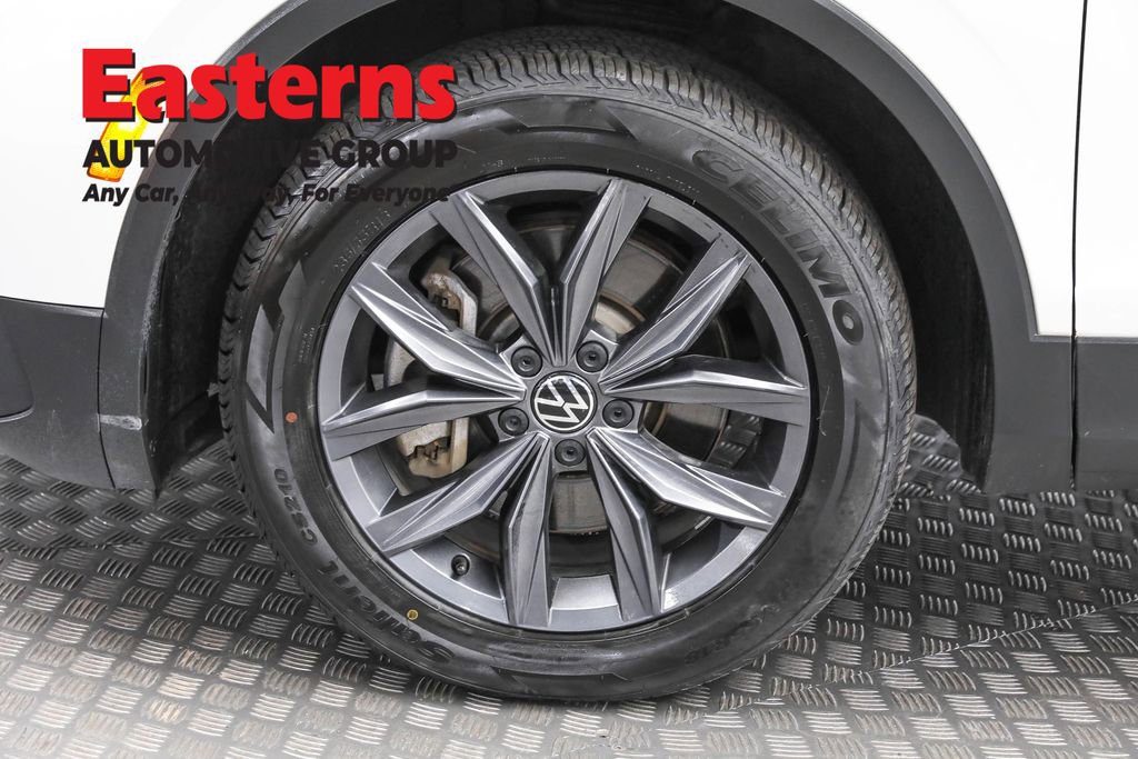 Used 2023 Volkswagen Tiguan SE image 31