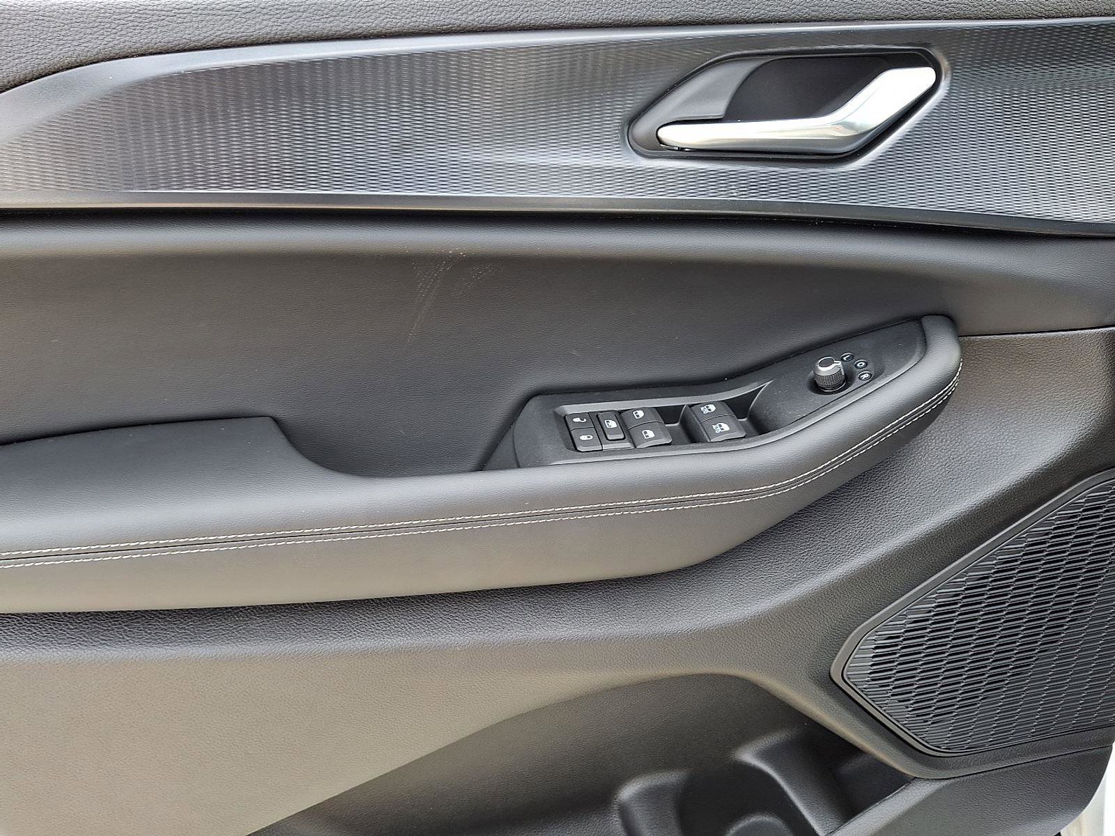 New 2025 Jeep Grand Cherokee L Altitude image 8