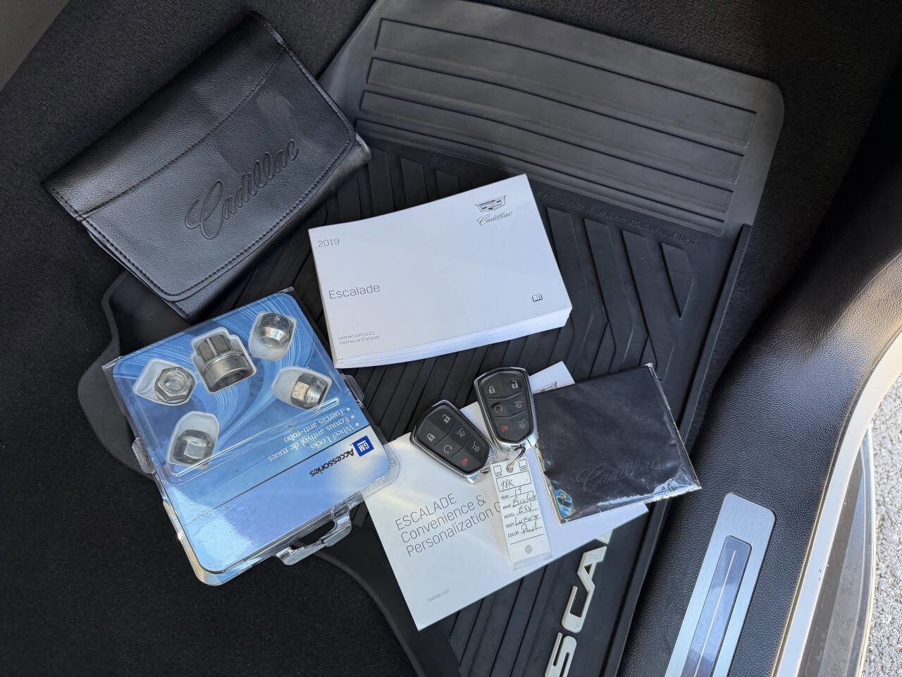 Used 2019 Cadillac Escalade ESV Luxury image 41