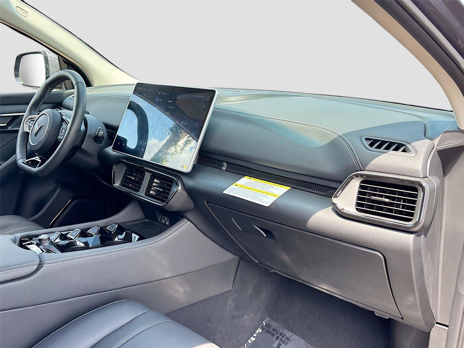 New 2025 VinFast VF 8 Eco AWD/4WD image 28