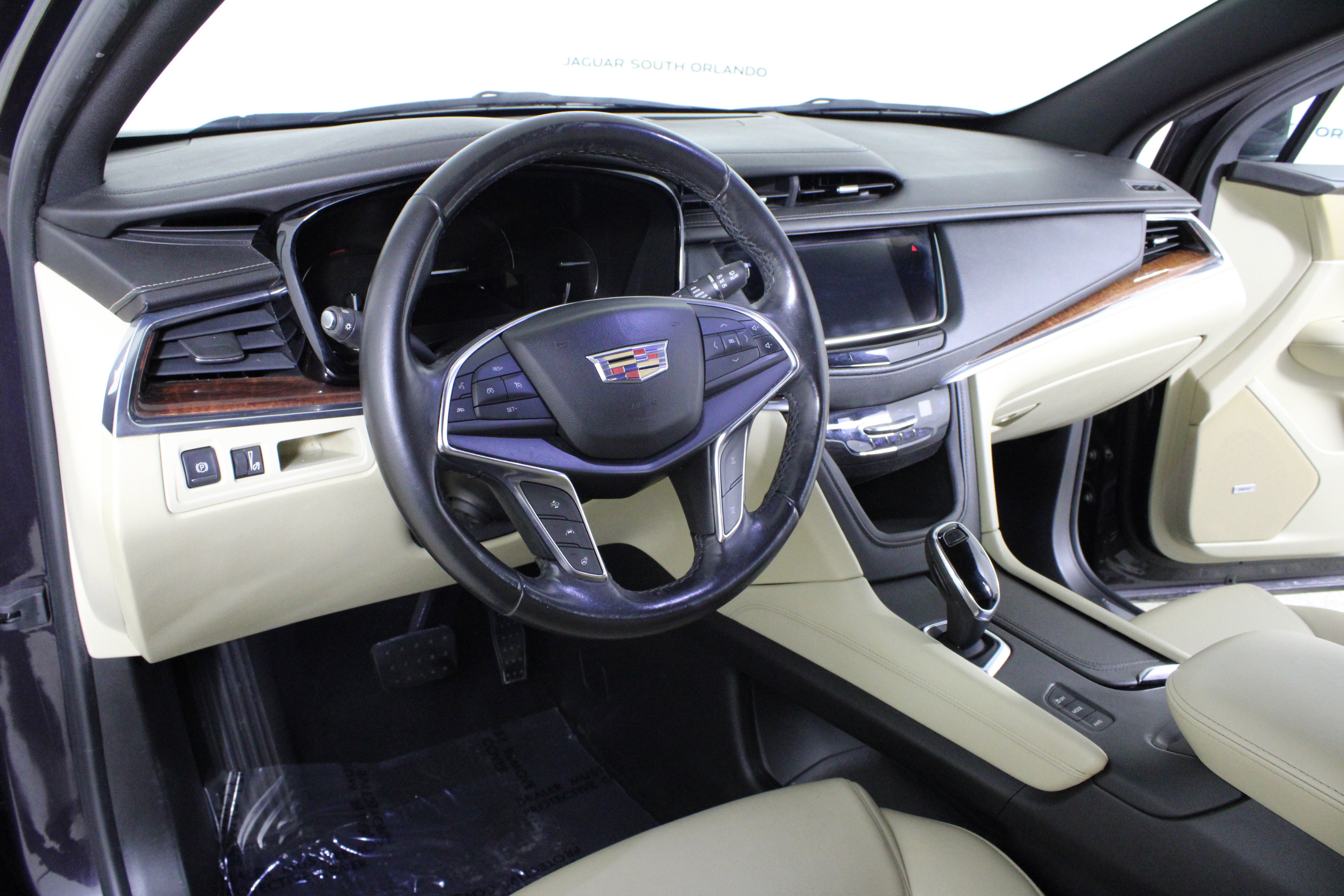 Used 2018 Cadillac XT5 Luxury w/ Driver Awareness Package image 22