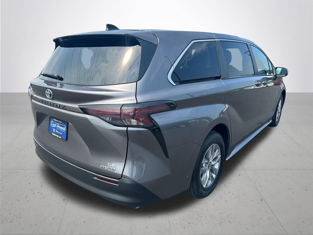 Certified 2024 Toyota Sienna LE FWD image 8
