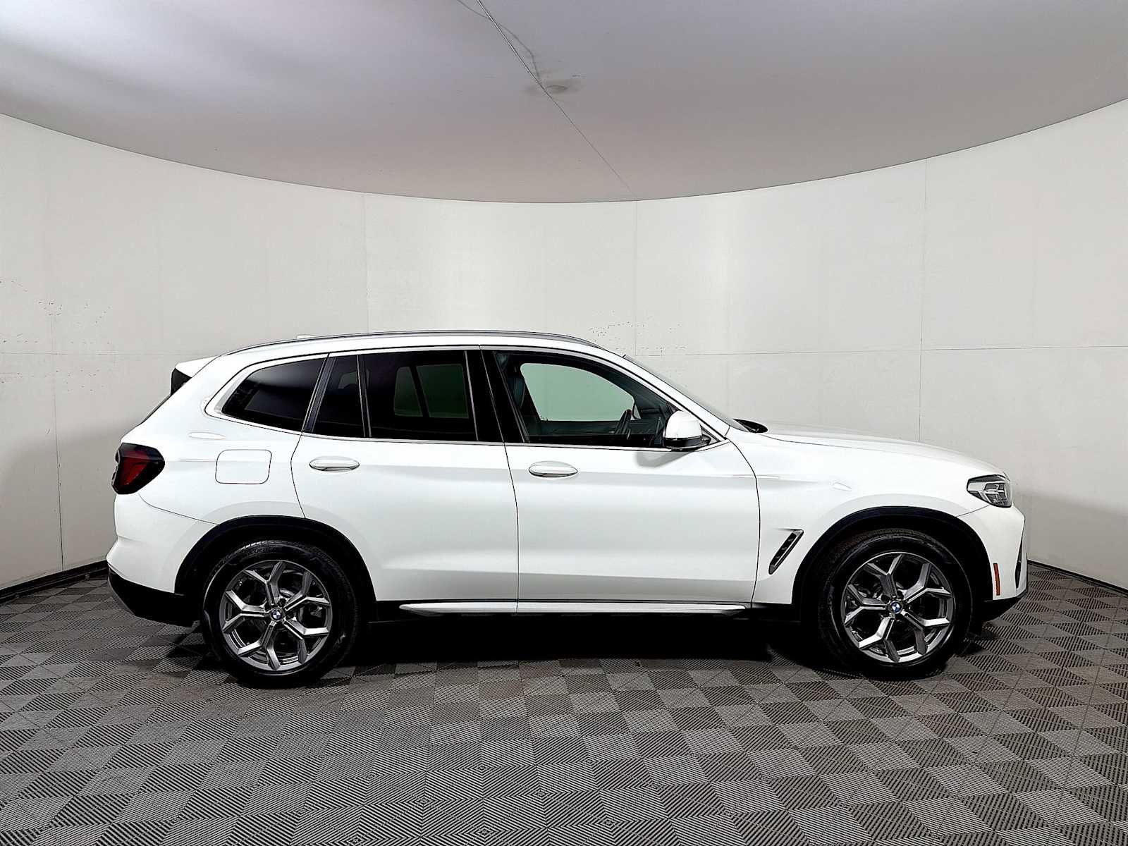 Used 2024 BMW X3 xDrive30i w/ Convenience Package AWD/4WD image 7