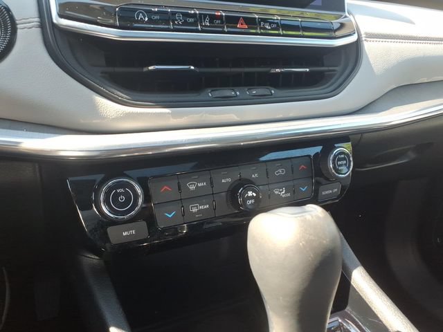 Certified 2023 Jeep Compass Limited w/ Sun and Sound Group AWD/4WD image 17