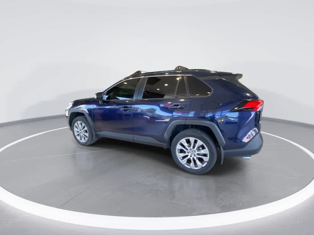 Used 2022 Toyota RAV4 XLE Premium AWD/4WD image 6