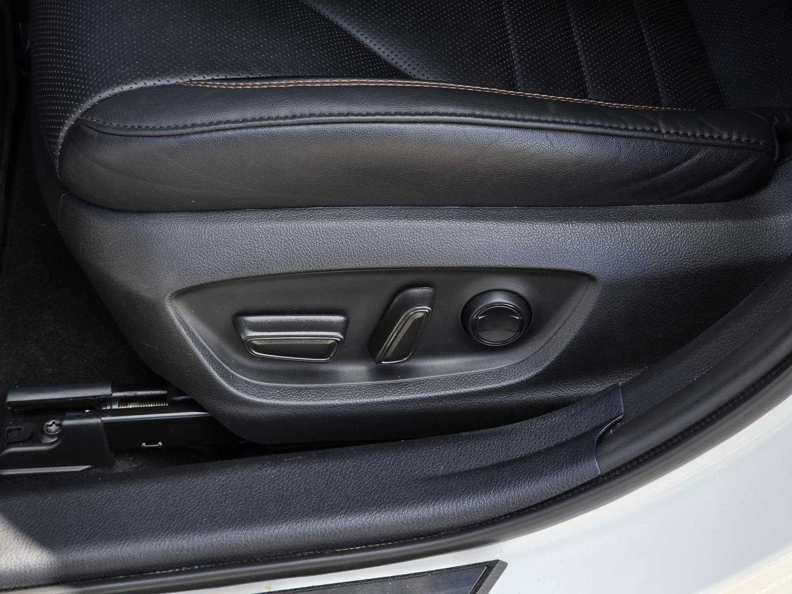 Used 2022 Toyota Avalon XSE FWD image 28