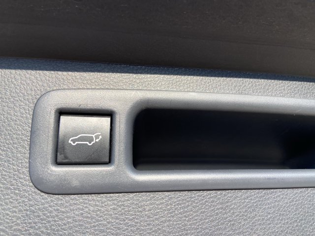 Used 2023 Toyota Highlander LE AWD/4WD image 57