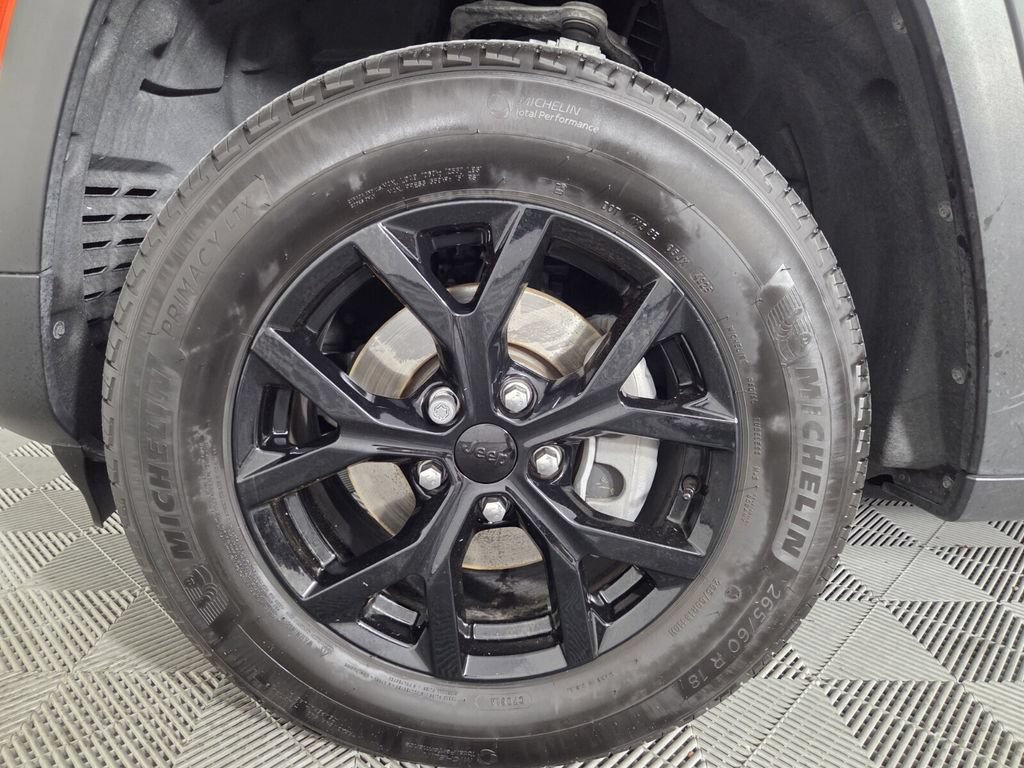 Used 2026 Jeep Grand Cherokee Altitude RWD image 7