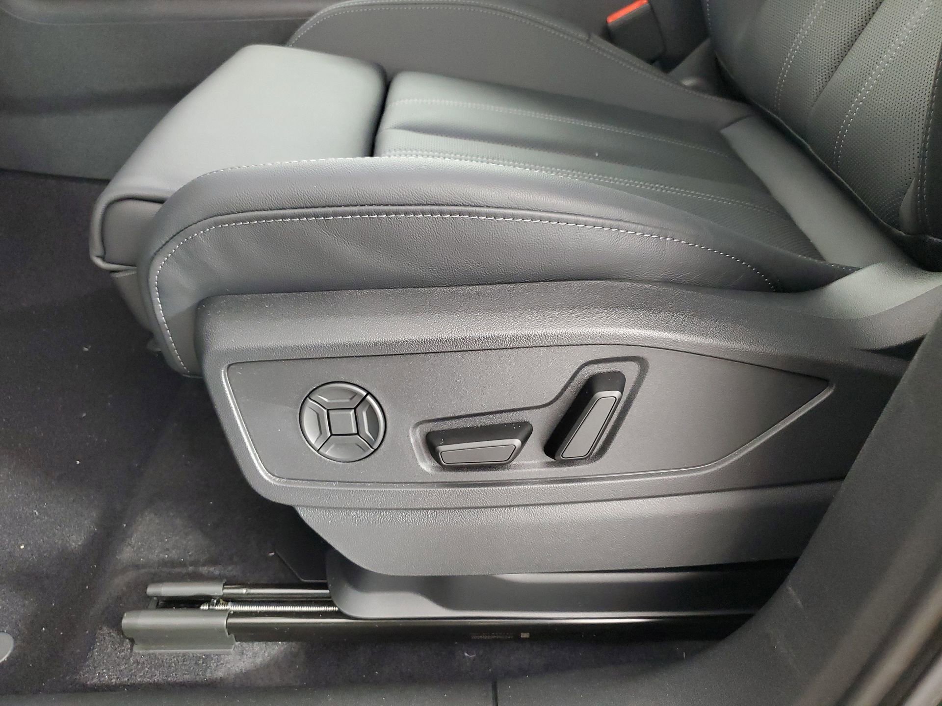 New 2026 Audi Q5 Premium Plus AWD/4WD image 25