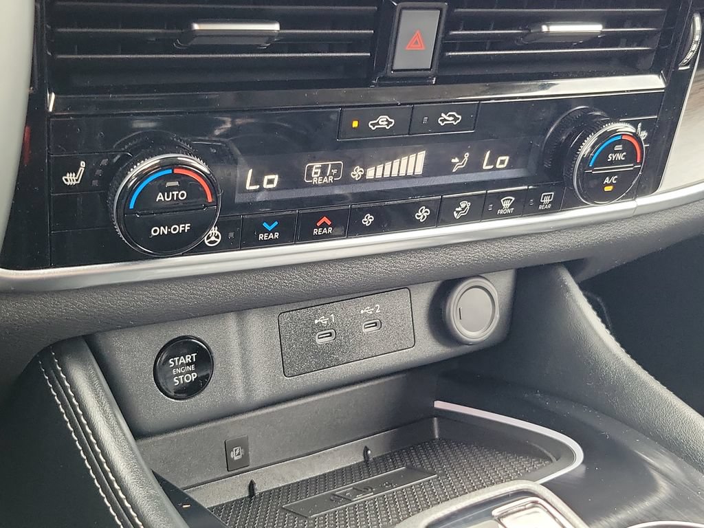 Used 2025 Nissan Rogue Platinum w/ Platinum Premium Package FWD image 28