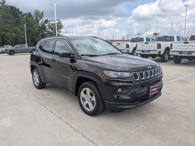 Used 2023 Jeep Compass Latitude AWD/4WD image 3