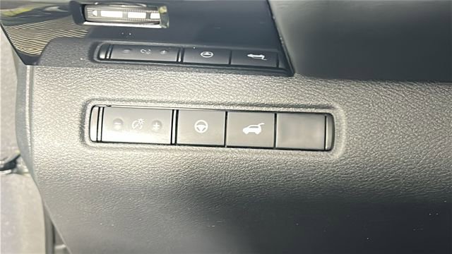 Used 2024 Nissan Pathfinder SV AWD/4WD image 20