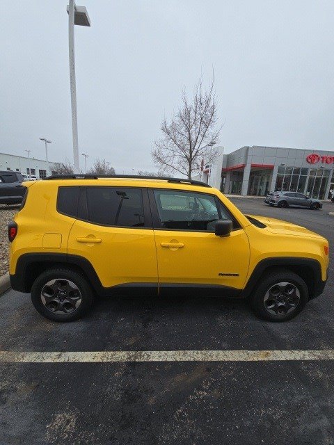 Used 2017 Jeep Renegade Sport w/ Power & Air Group image 2