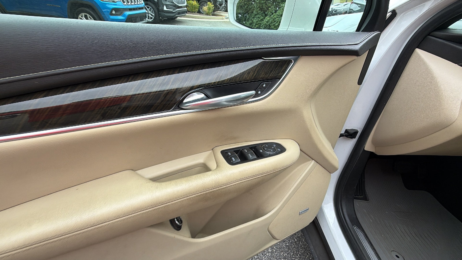 Used 2019 Cadillac XT5 FWD image 15