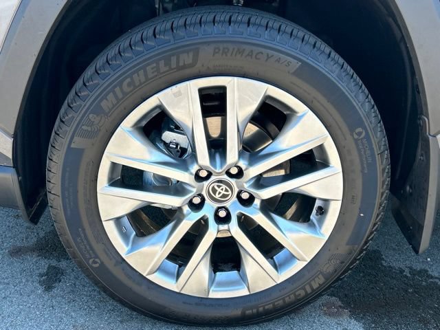 Used 2025 Toyota RAV4 XLE Premium w/ Weather Package AWD/4WD image 39