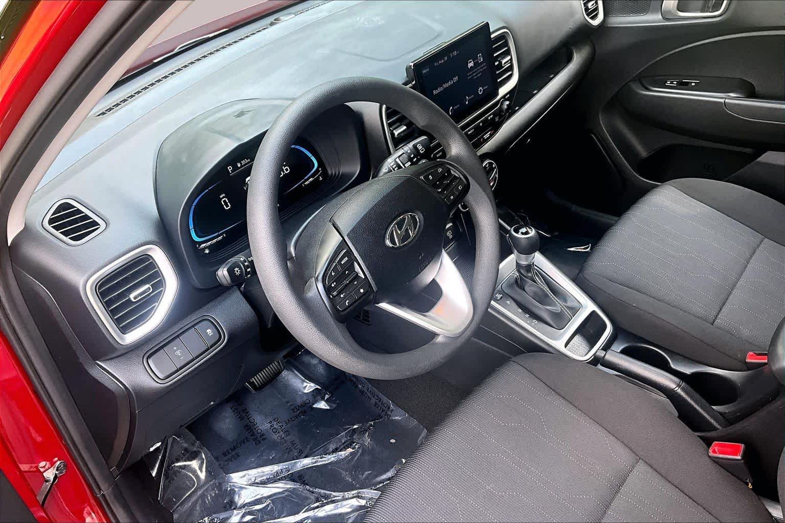 Used 2025 Hyundai Venue SE FWD image 18