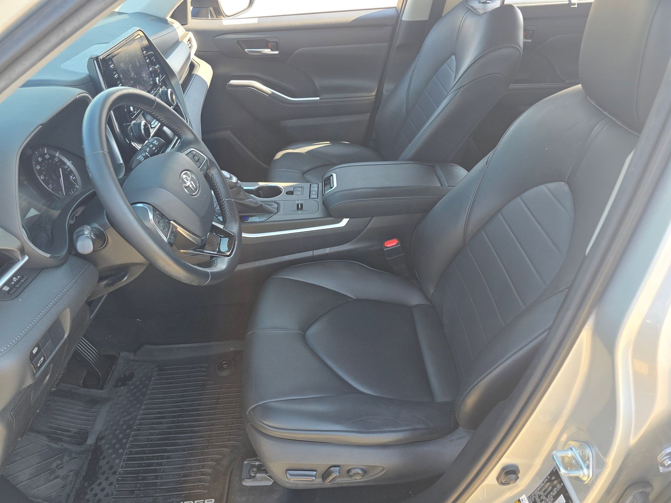 Used 2020 Toyota Highlander XLE image 5