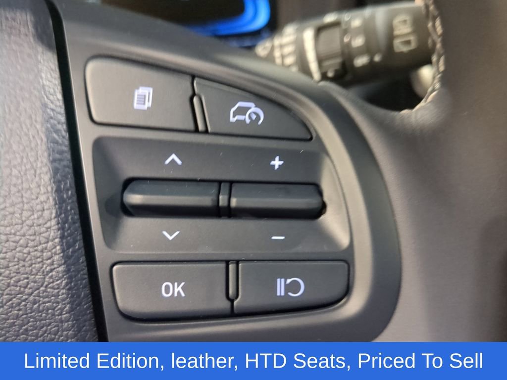 Used 2025 Hyundai Venue Limited image 22